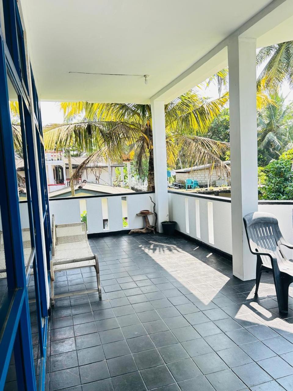 Hostel White House & Sea Food Restaurant Hikkaduwa Exterior foto