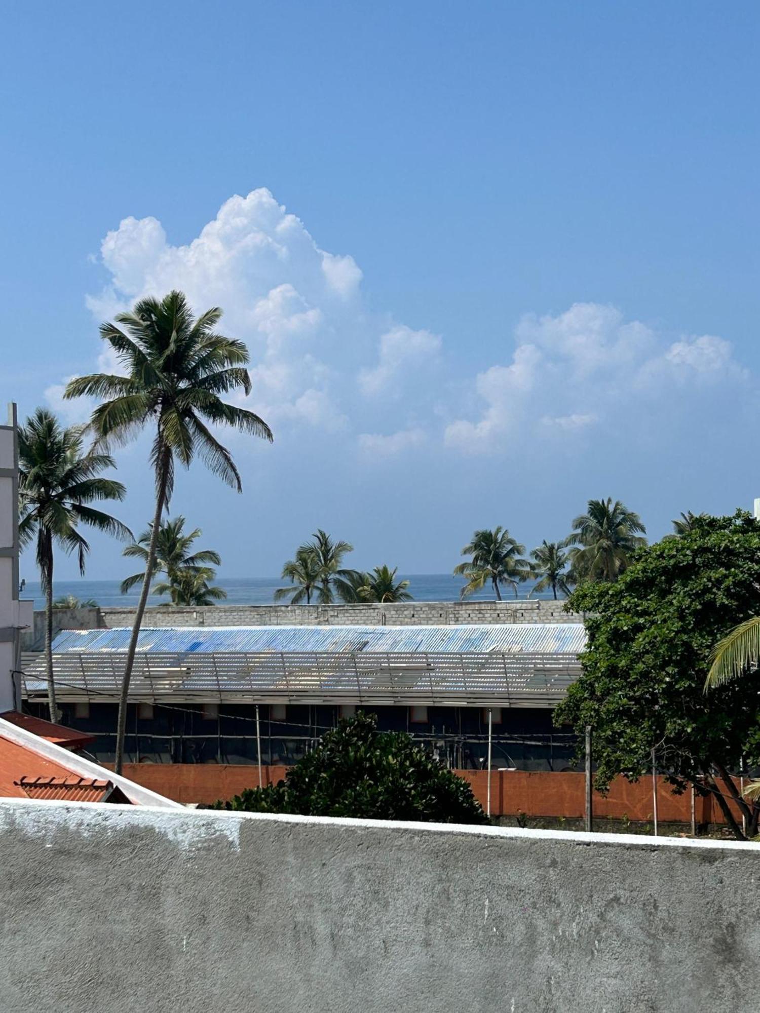Hostel White House & Sea Food Restaurant Hikkaduwa Exterior foto