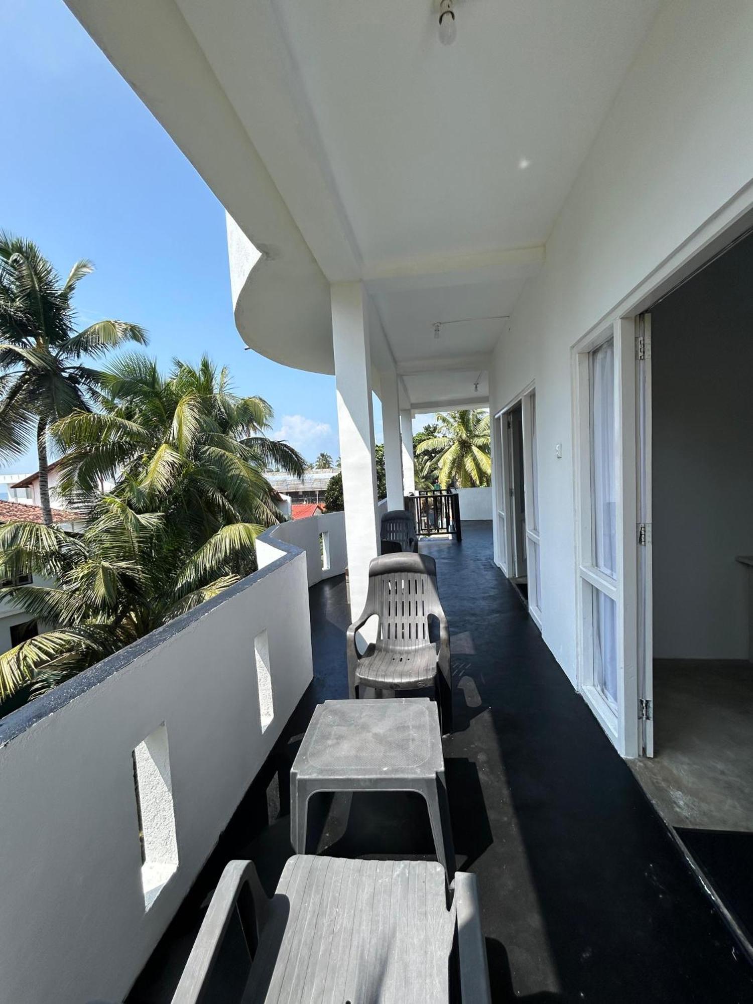 Hostel White House & Sea Food Restaurant Hikkaduwa Exterior foto