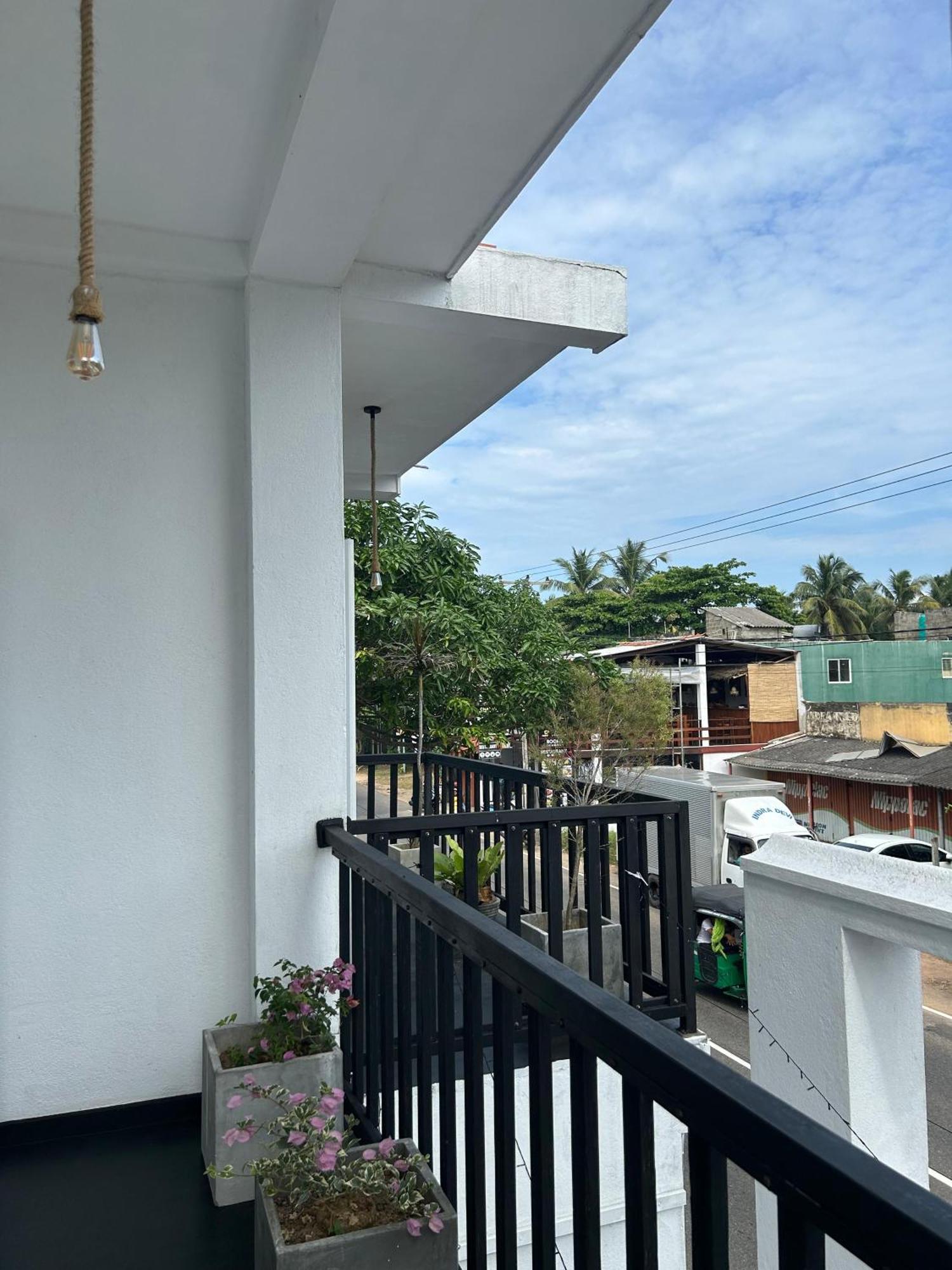 Hostel White House & Sea Food Restaurant Hikkaduwa Exterior foto